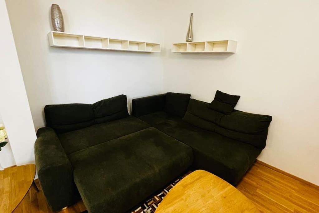 Holesovice, Garden, Garage Apartment Prag